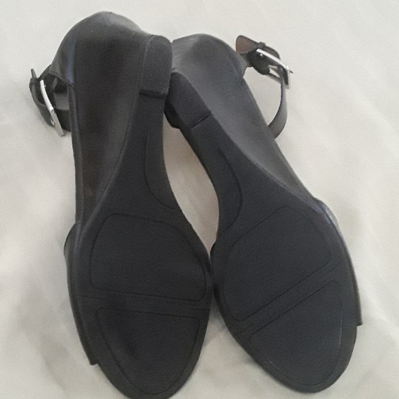 Shoes - Picture 5 of 7